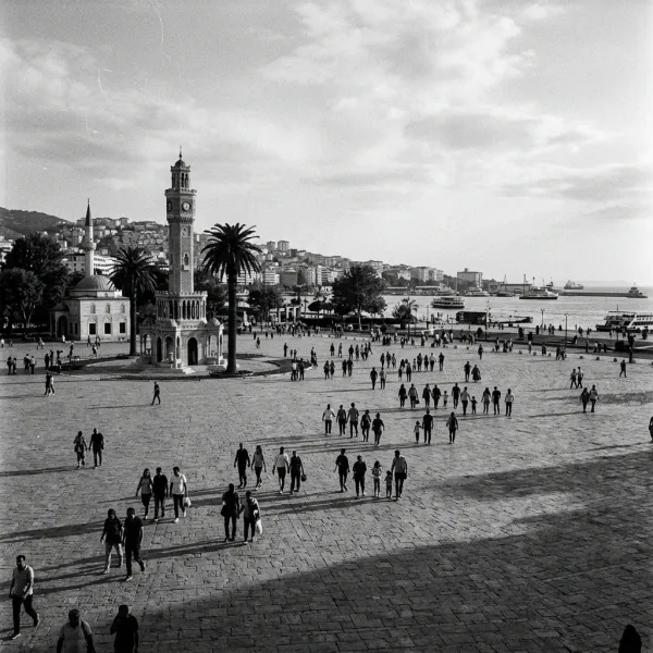 Which hometown origins stand out across Izmir's districts?